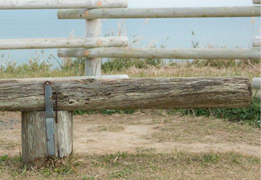 枕木のベンチ