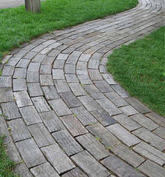 アーチの枕木通路