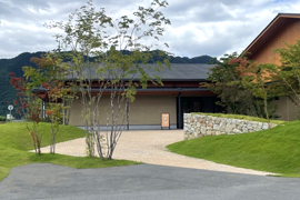 屋根付きカーポートの施工例(スタイリッシュなフラット屋根)