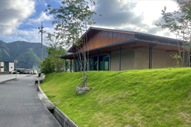 格子スクリーンの門柱